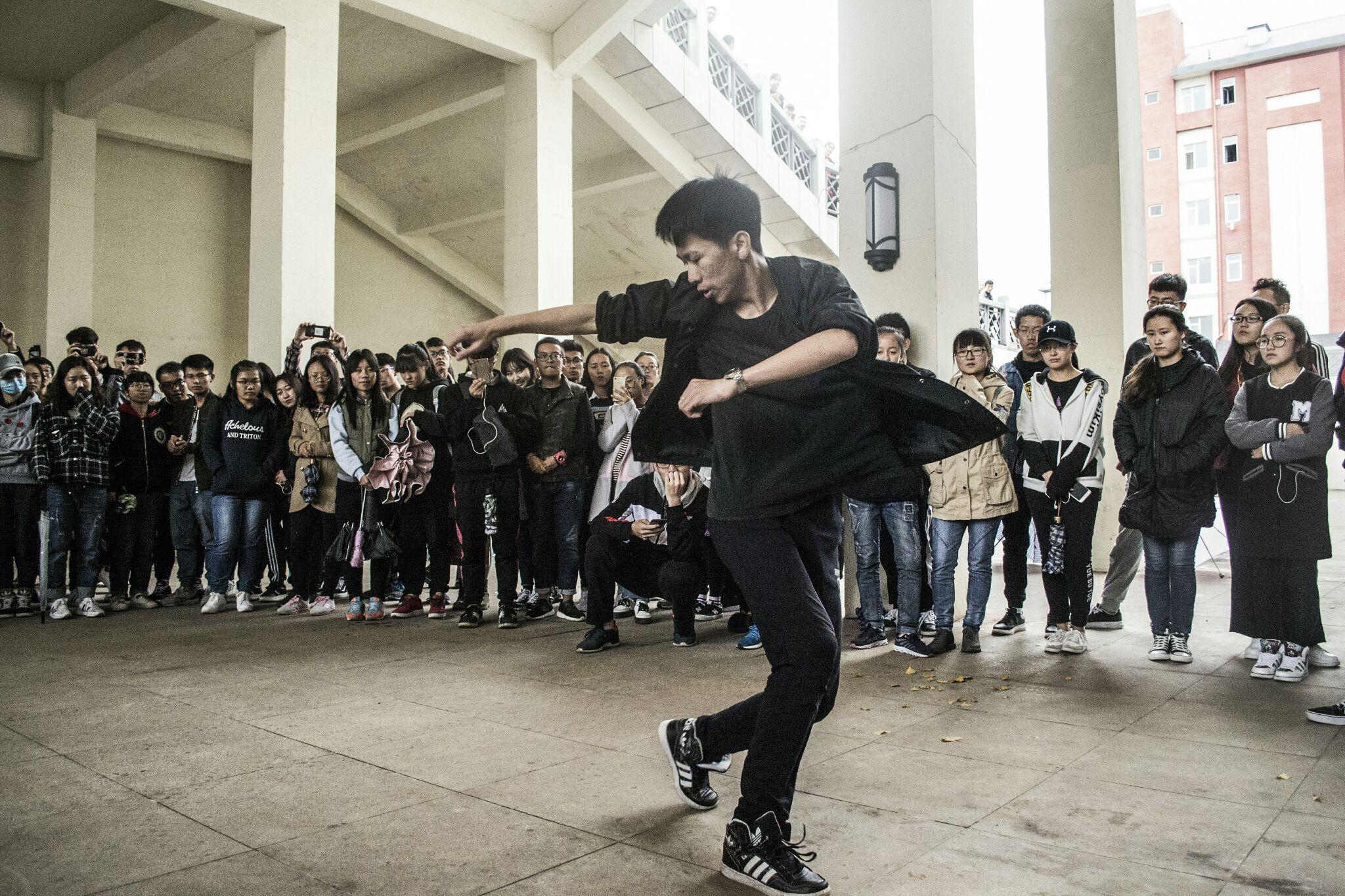 北舞的学生跳红房子舞室的舞很容易吗?