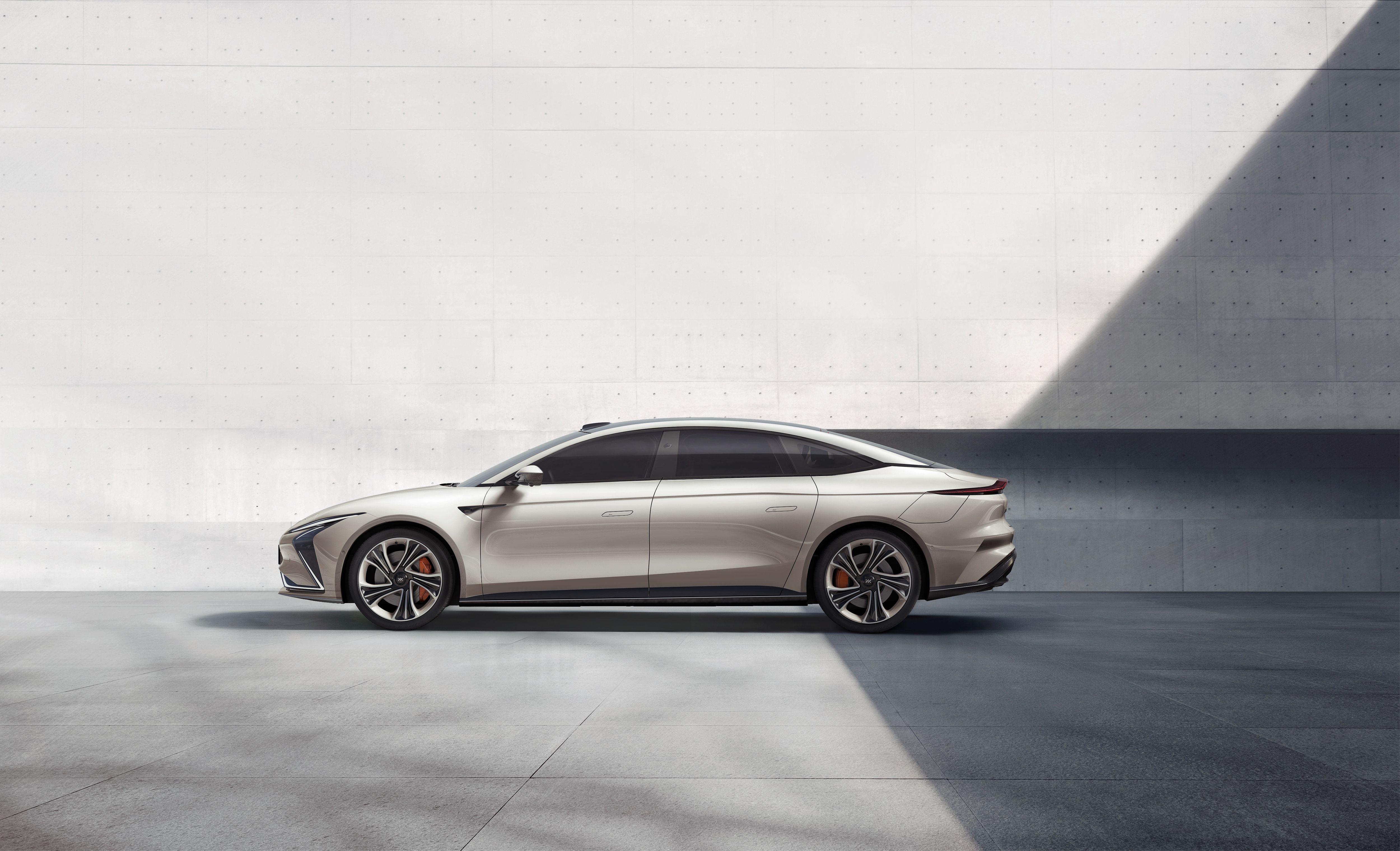 新世界驾控旗舰智己l7正式上市官宣售价36884088万元