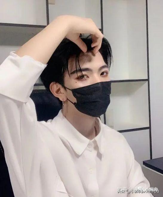 当然,借助道具也是可以的,比如学习半永久口罩患者七鹤大人▼dy