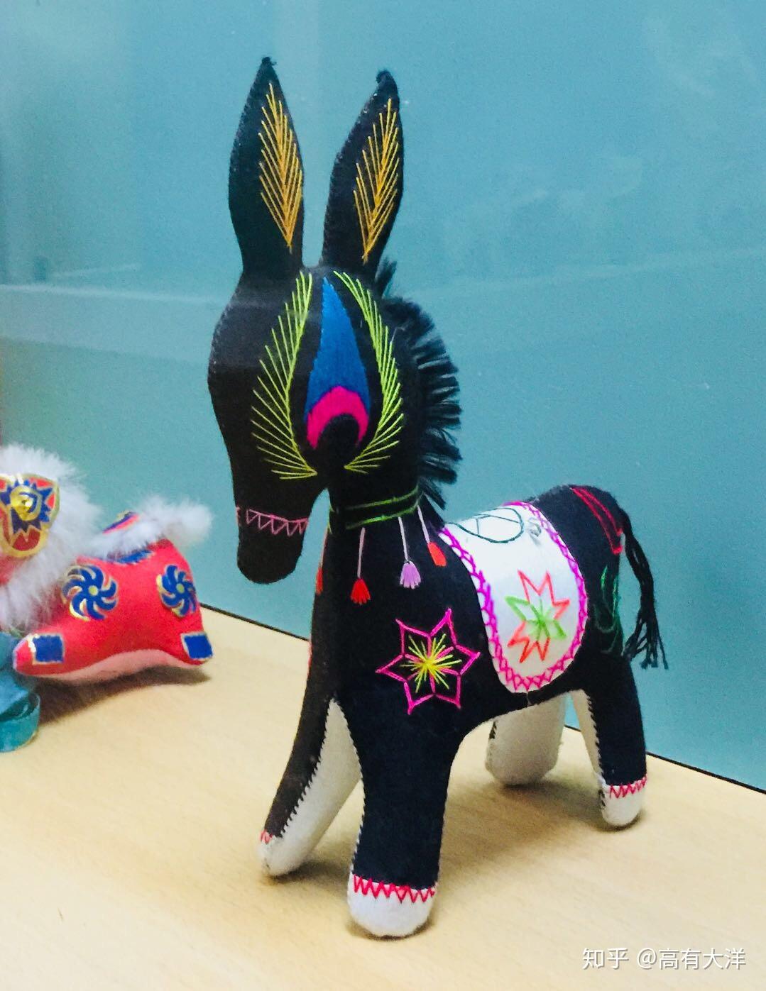 l还有一种布艺小毛驴的制作设计也非常用心.