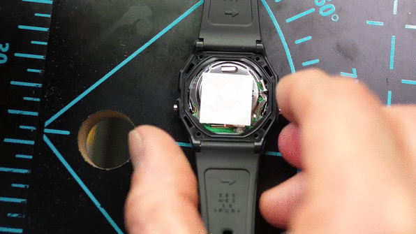 图2-电子手表中的晶振