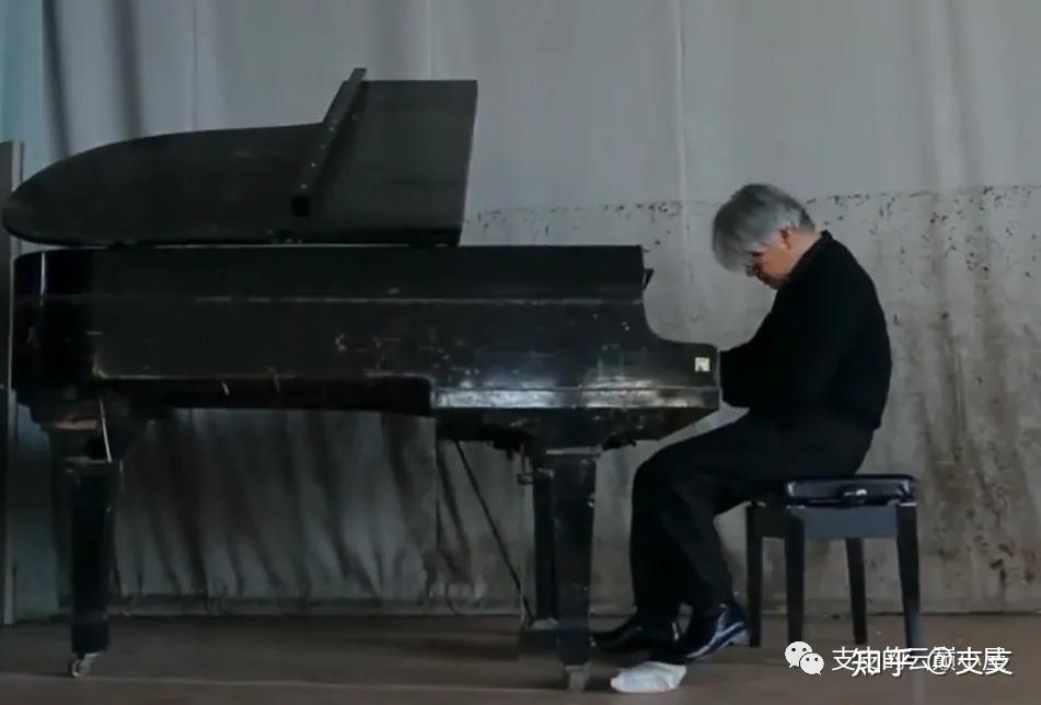 坂本龍一不是終曲而為序章