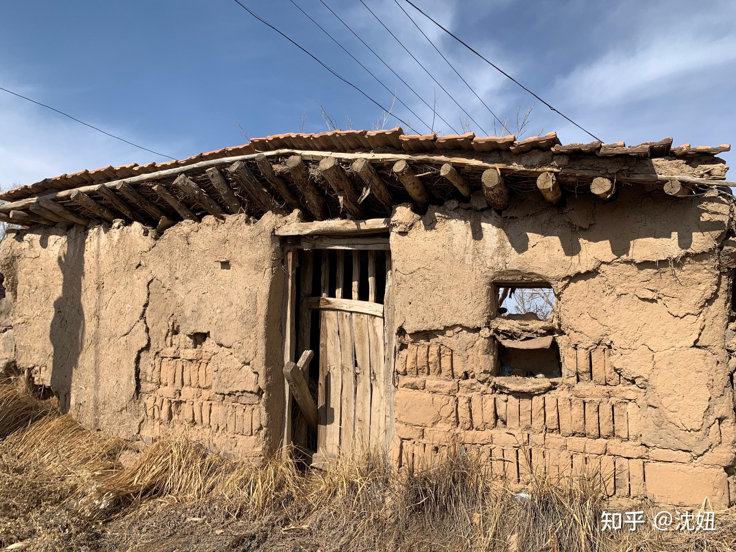 住过4代人,是我们爷爷辈留下来的老房子,土坯房,现在几乎已经找不到