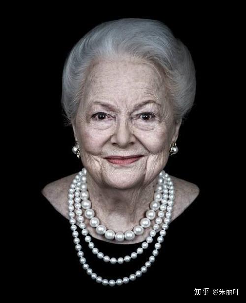 琼芳登:4次婚姻不幸福,活了96岁,与姐姐争了一辈子