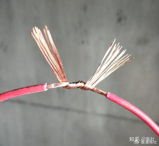 67用多股铜线,釆用传统方法接线,只要方式对头,细心操作,牢固度并不