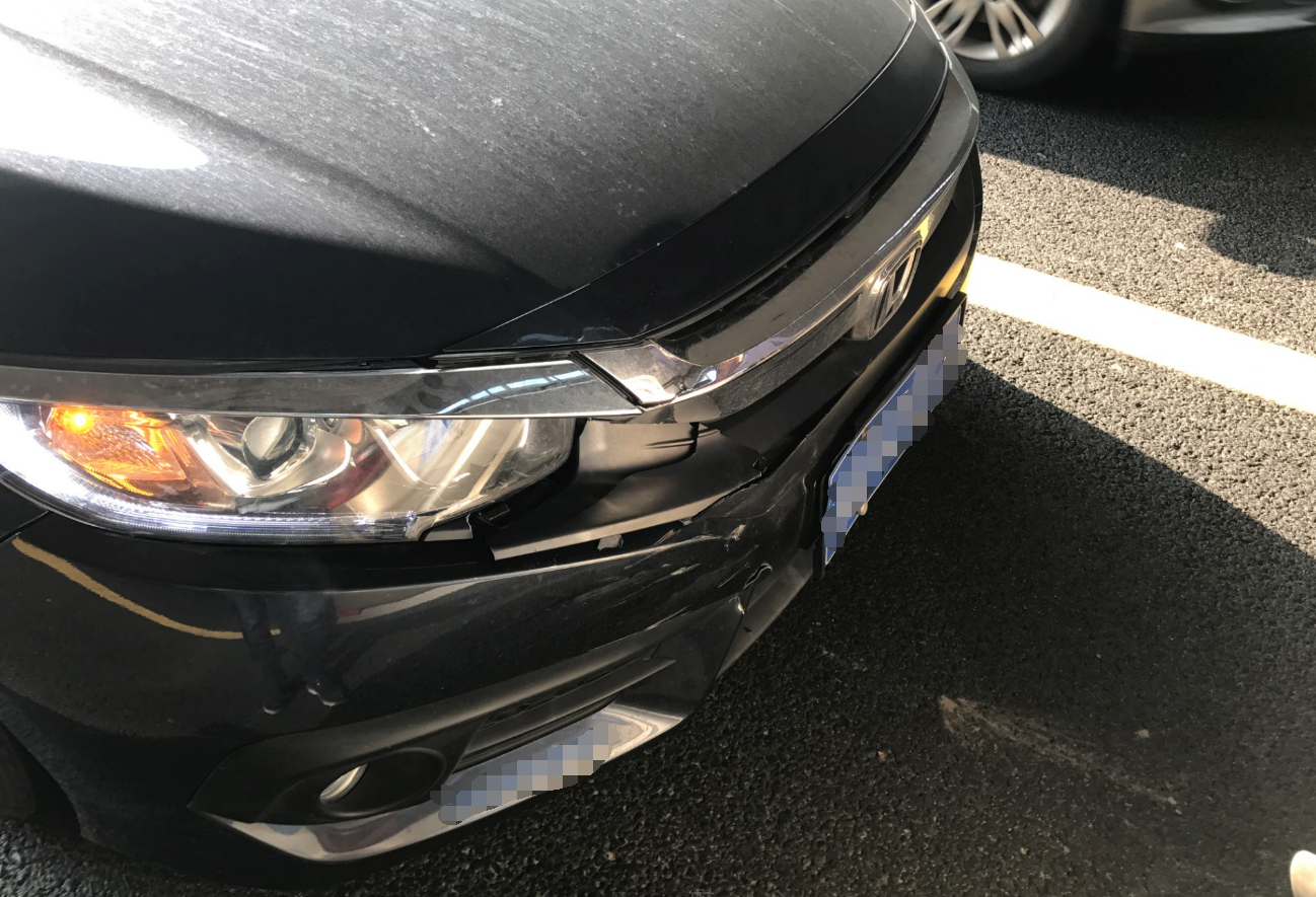 十代思域vs大众朗逸碰撞测试