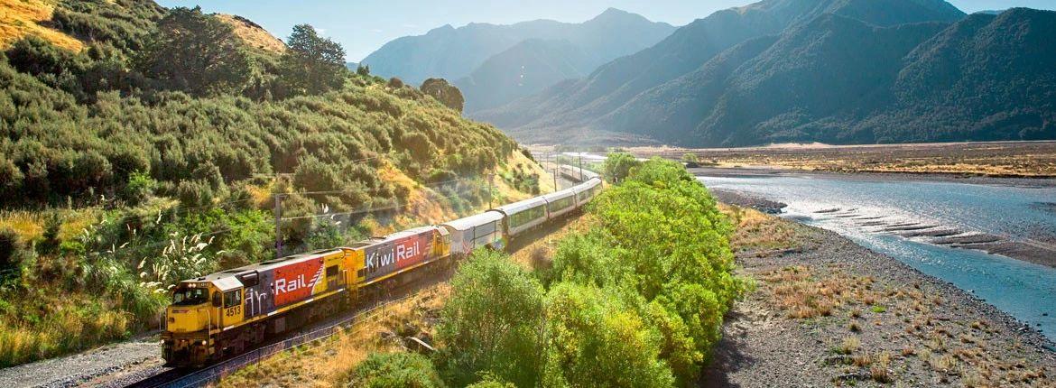 孤独星球系列全世界最棒的火车旅程都在这里