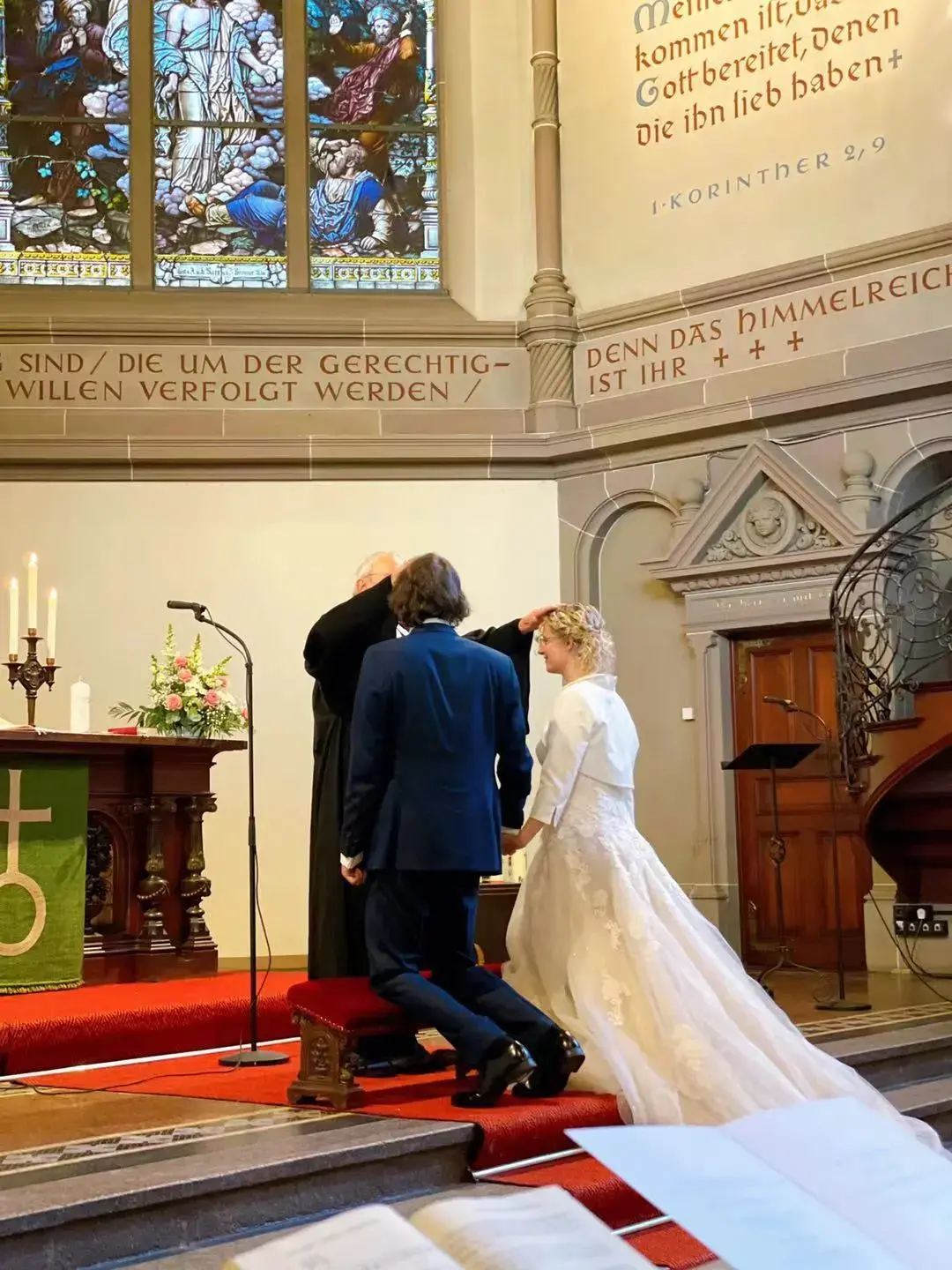 上周六我陪男友去参加了一场德国朋友的婚礼,因为他是伴郎,而且这是