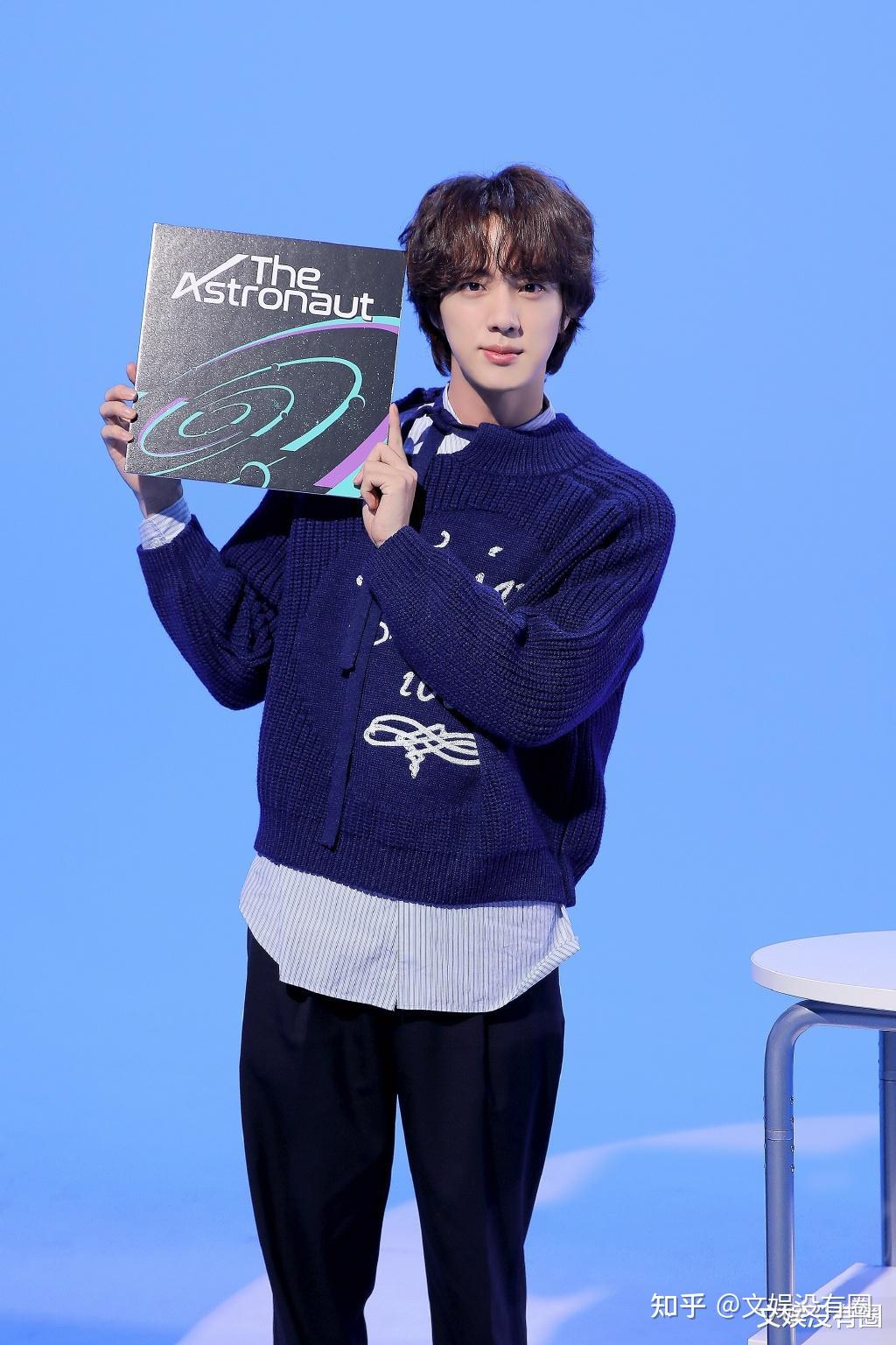 1992年出身的金硕珍,今年年满30周岁,达到了入伍的最大年龄,根据2020