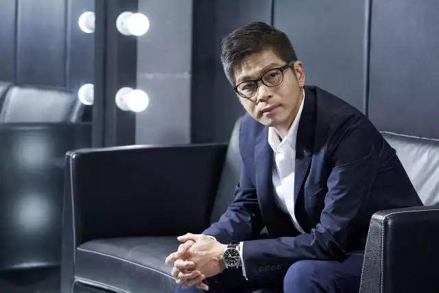 丁伟杰:鸡很活泼,可以每朝叫你起床;鸡很实在,可以成为我们的食粮.