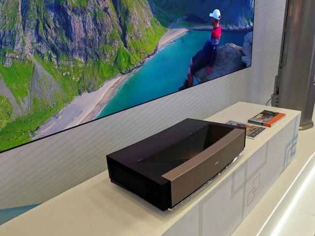 120吋柔性巨幕全色激光电视全球首发长虹重塑大不一样新视界