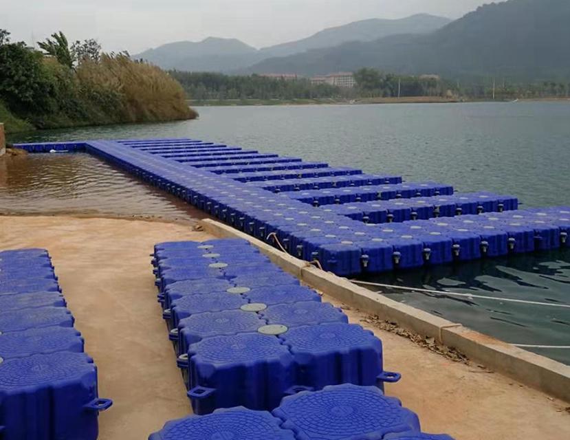 有一种水上娱乐设施叫浮箱