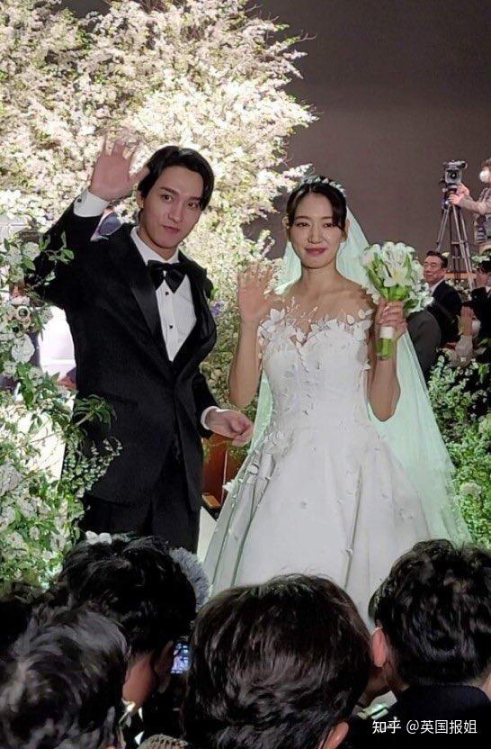 韩剧女神大婚半个娱乐圈都到齐前男友李敏镐张根硕祝福引网友泪奔