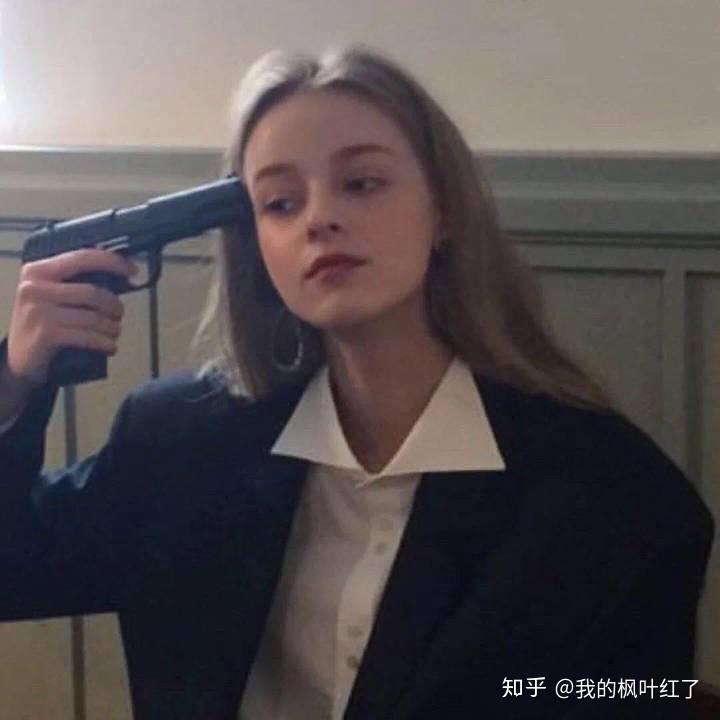 请问有哪位仙女有带枪的头像么最好是美女和枪