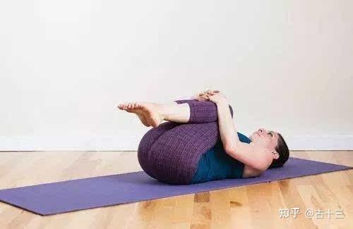 2个动作帮你放松腰部