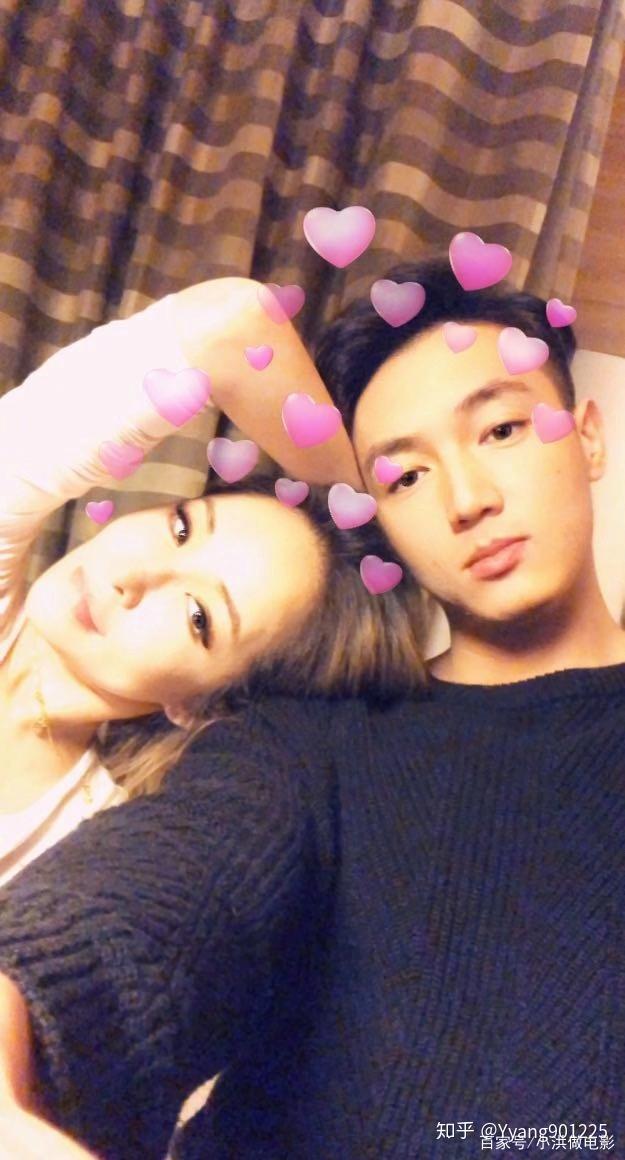 萧亚轩公布新恋情"斩获"鲜肉一名