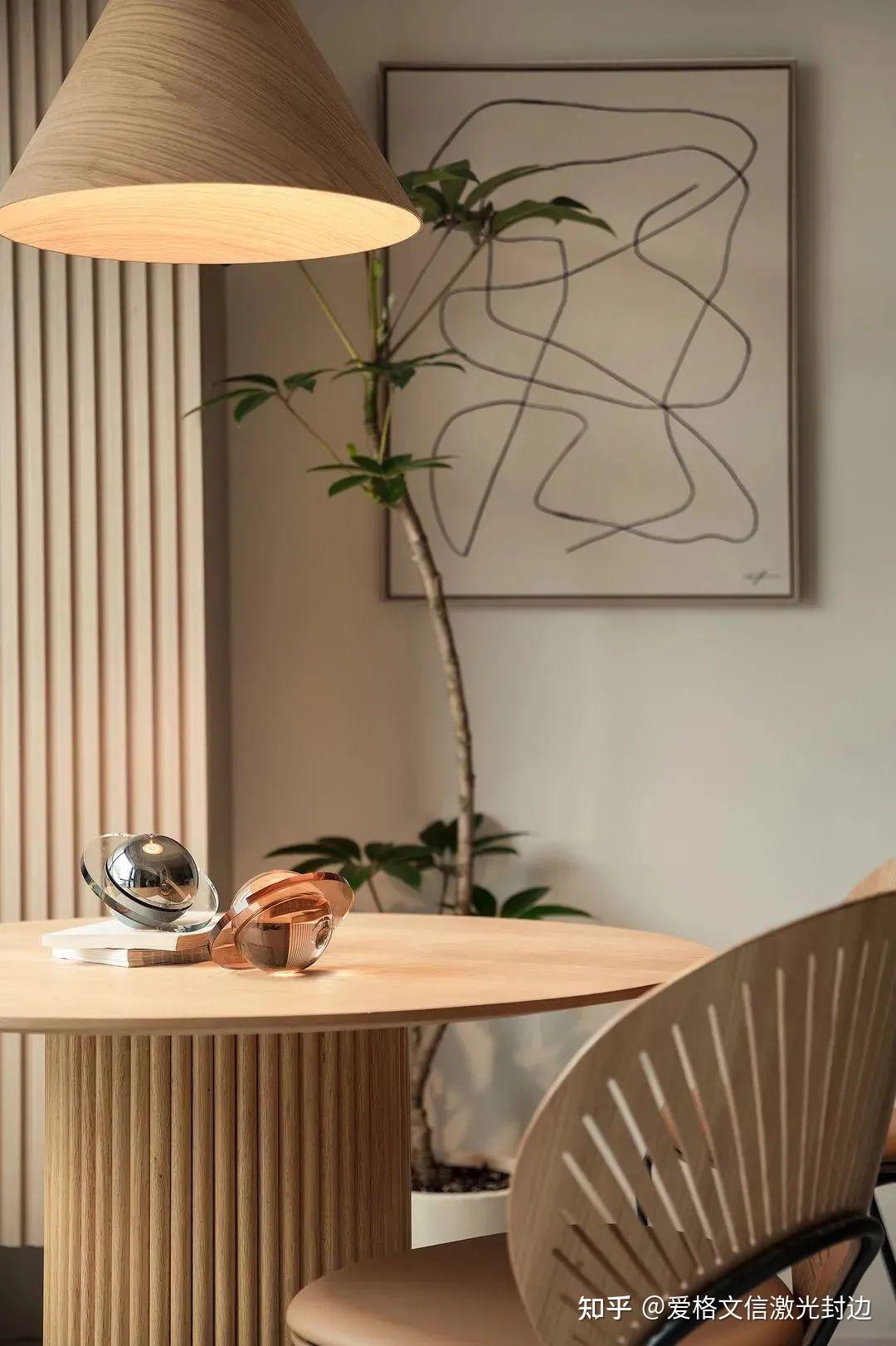 82平高颜值家衣帽间岛台开放厨房桑拿房样样俱全