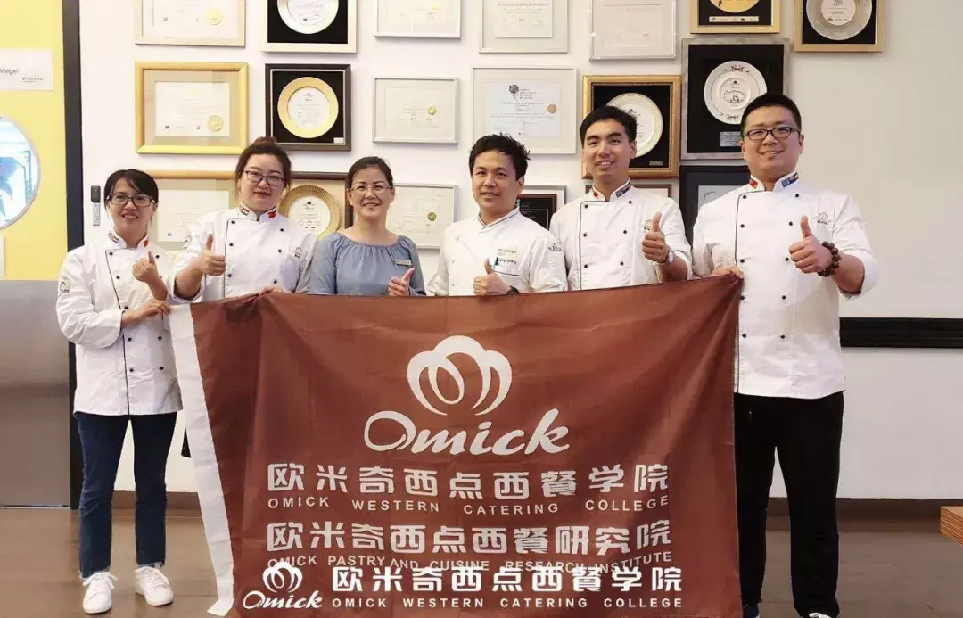 本次新加坡站的考察,欧米奇研究院的老师们主要以体验狮城饮食文化