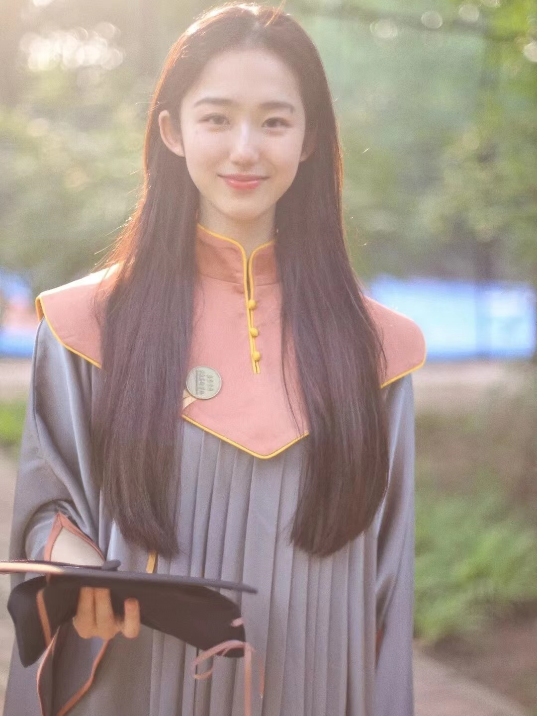 九大美院的“神仙学士服”设计! - 知乎