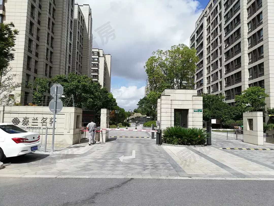 森兰名轩实景图巧合的是与参与张江万科一样,森兰名轩在当时开盘前后