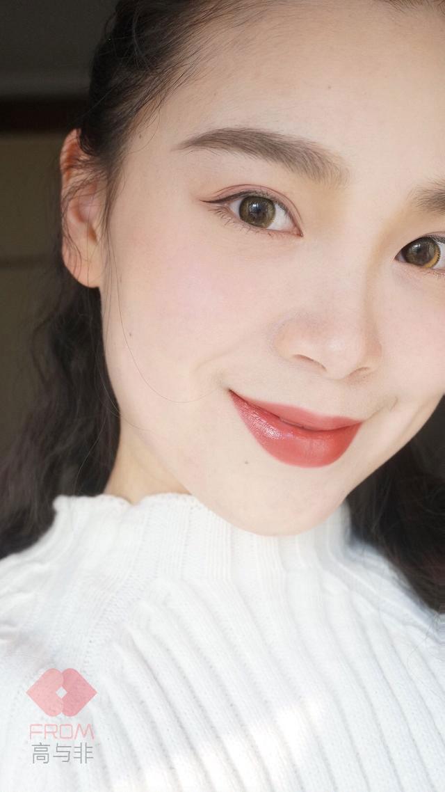 请问可以怎样变得成熟一点,希望可以从妆容,发