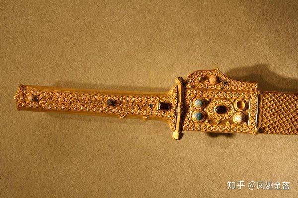 公元六至七世纪的波斯萨珊王朝金装剑,唐人诗里的昆吾剑应该就是这样.