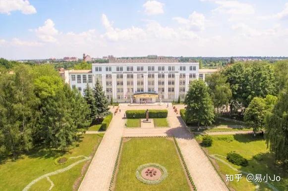 苏梅国立师范大学位于乌克兰苏梅州首府苏梅市罗曼街87号,是乌克兰最