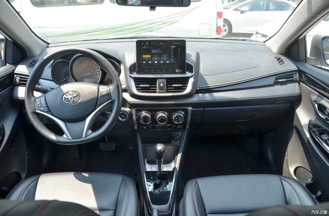 作为新改款车型,致炫x的内饰有稍许改变,看起来更有档次感.