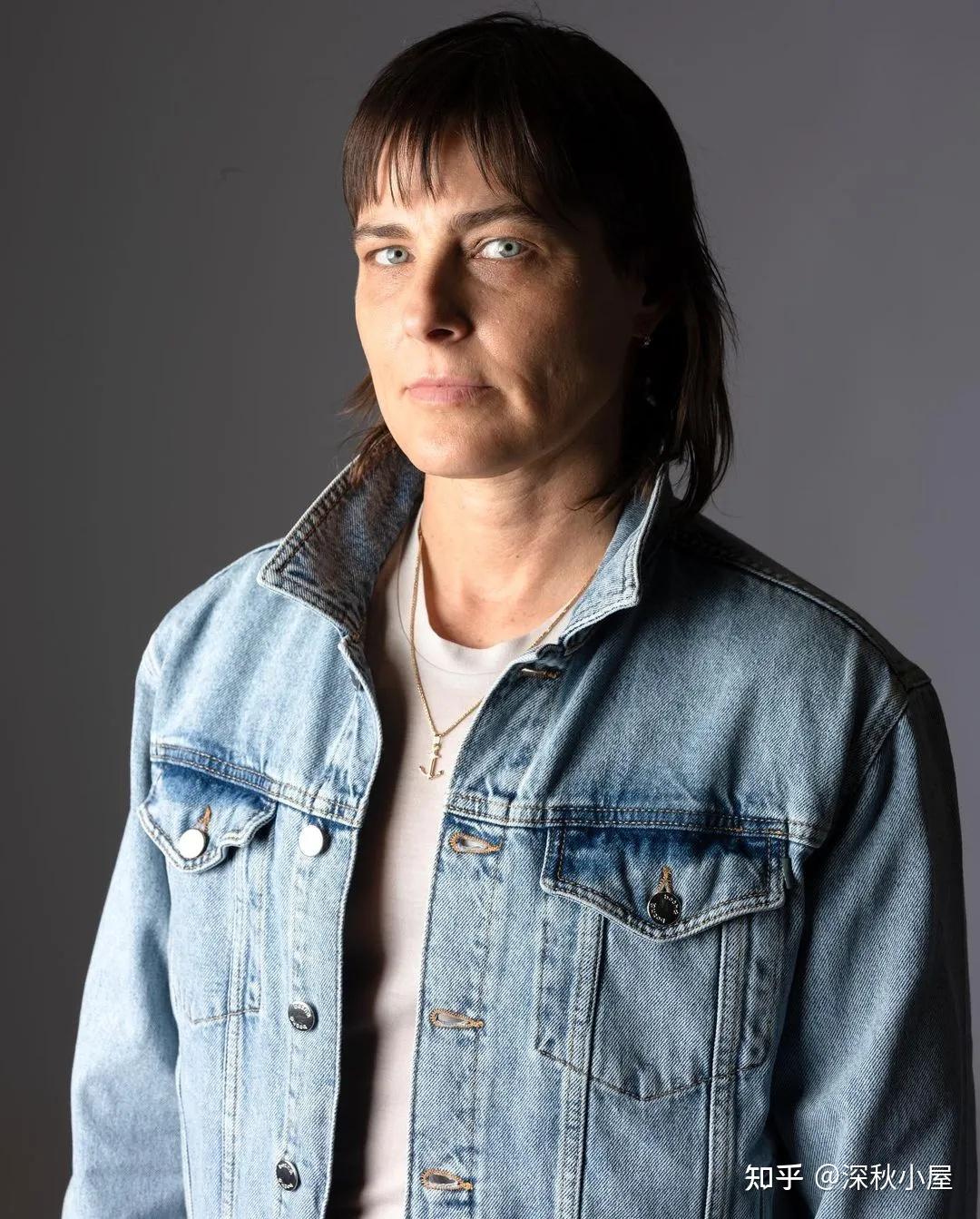 当年风靡全球姬圈的美剧《拉字至上》开播后,演员们经常在新闻发布会