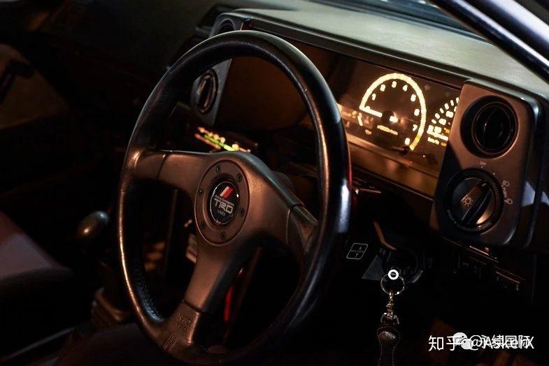 经典中古车丰田ae86直男内心满满的86情结内含头文字d赛道用语说明