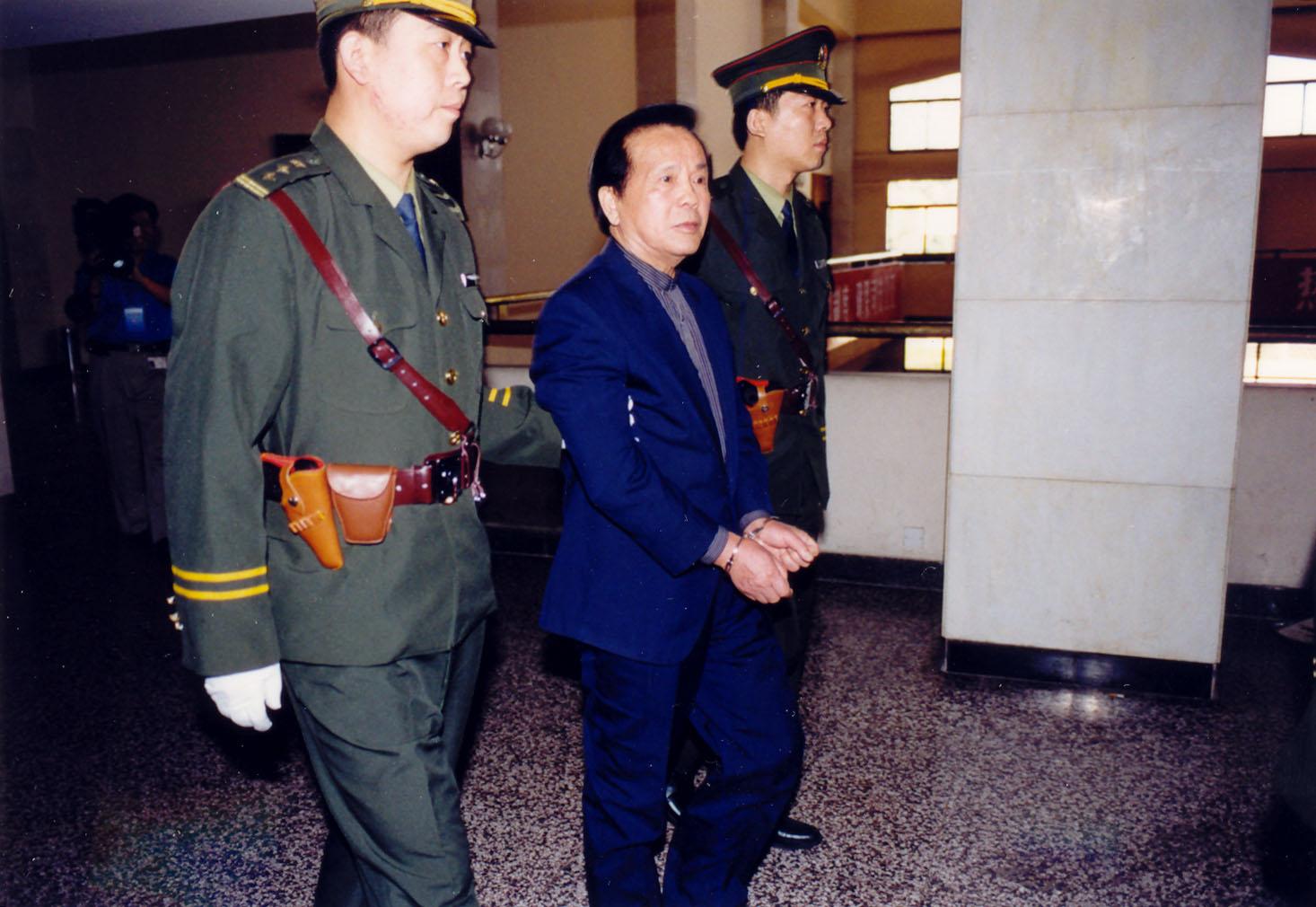 成克杰：为了和情人结婚，他从踏实肯干到受贿4109 万-知乎结局全文后续