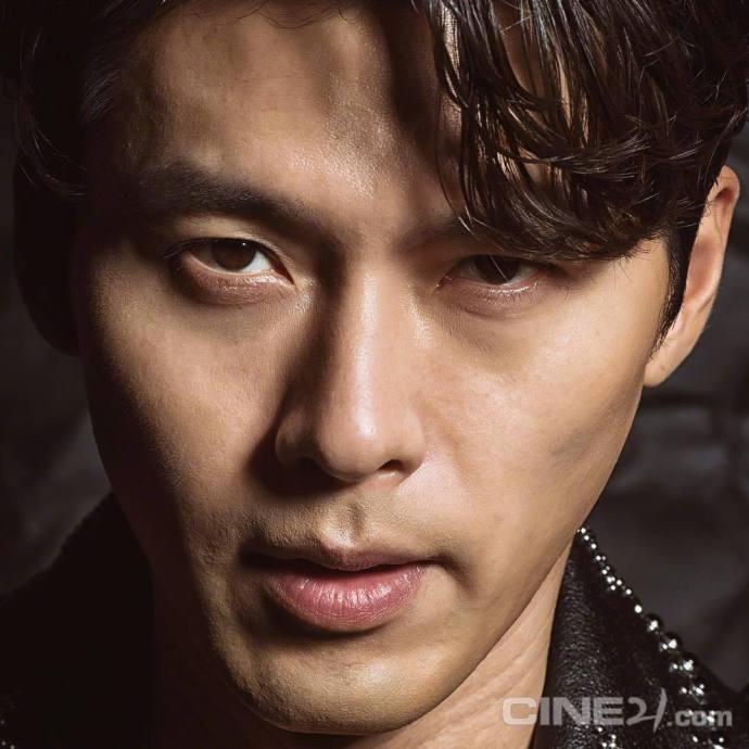 张东健,玄彬为电影杂志拍摄组照,二人最近合作了电影《猖獗》