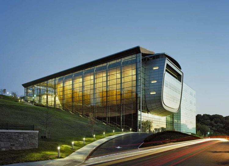 美国东部高等学府,位于美国纽约州首府奥尔巴尼附近的特洛伊(troy)