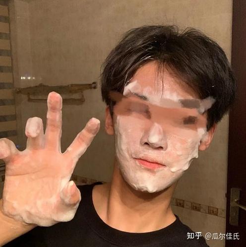 让他们洗完澡护个肤,就在那里扭扭捏捏,战术性拖延时间,但是你一定要