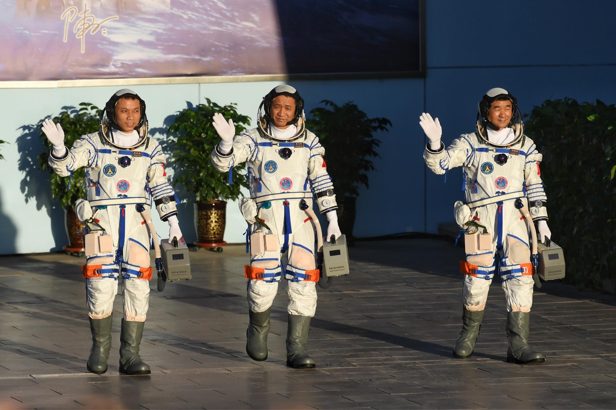 6月17日,神舟十二号载人飞行任务航天员乘组出征仪式在酒泉卫星发射