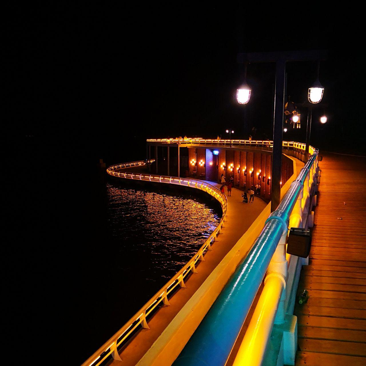 秦皇岛海边夜景图片