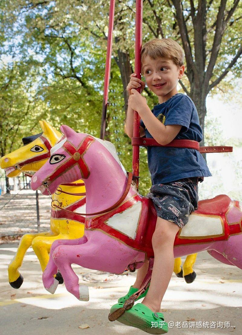 3.跳跃性运动:蹦床,大龙球上跳,在有弹性的床上跳等;4.