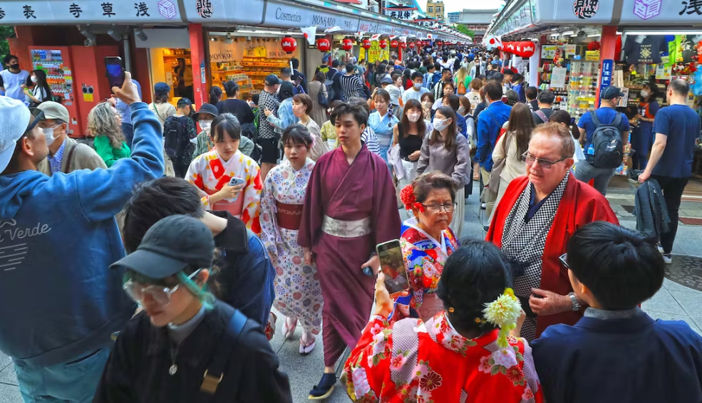 日本官宣向我国开放旅游电子签赴日游客爆满旅游业撑不住了