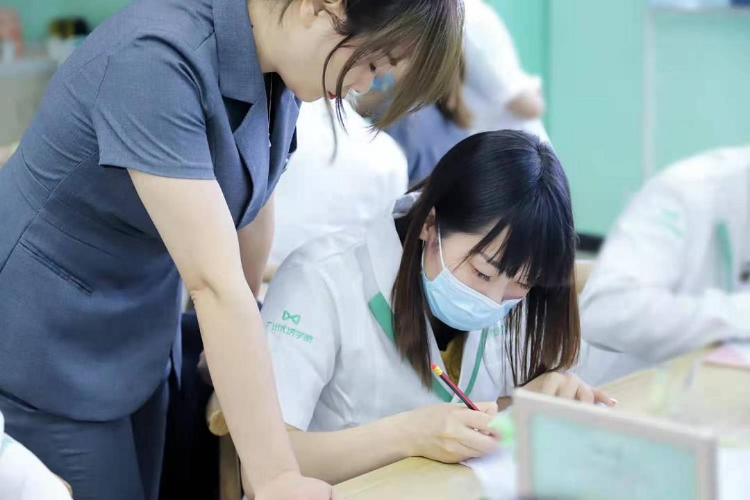 美容美体学校排名_美容美体图片(3)