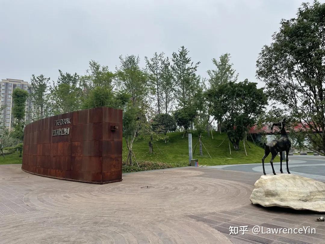 铁佛公园一角正对公园  人气聚集未来财气新天地正对市政打造的岸亩