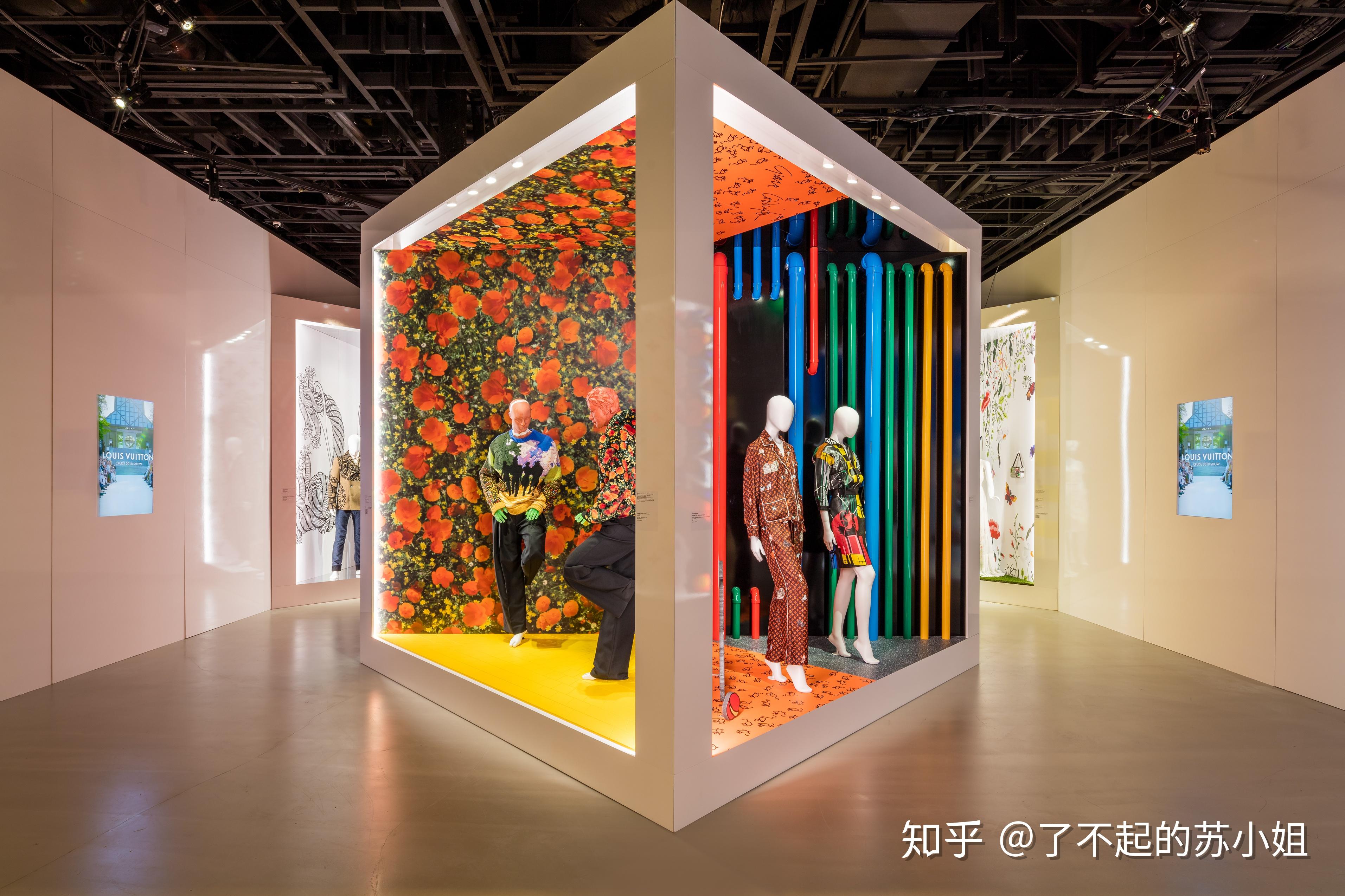 时尚艺术展览现场有的时尚艺术展会关注一种文化概念,例如大都会举办