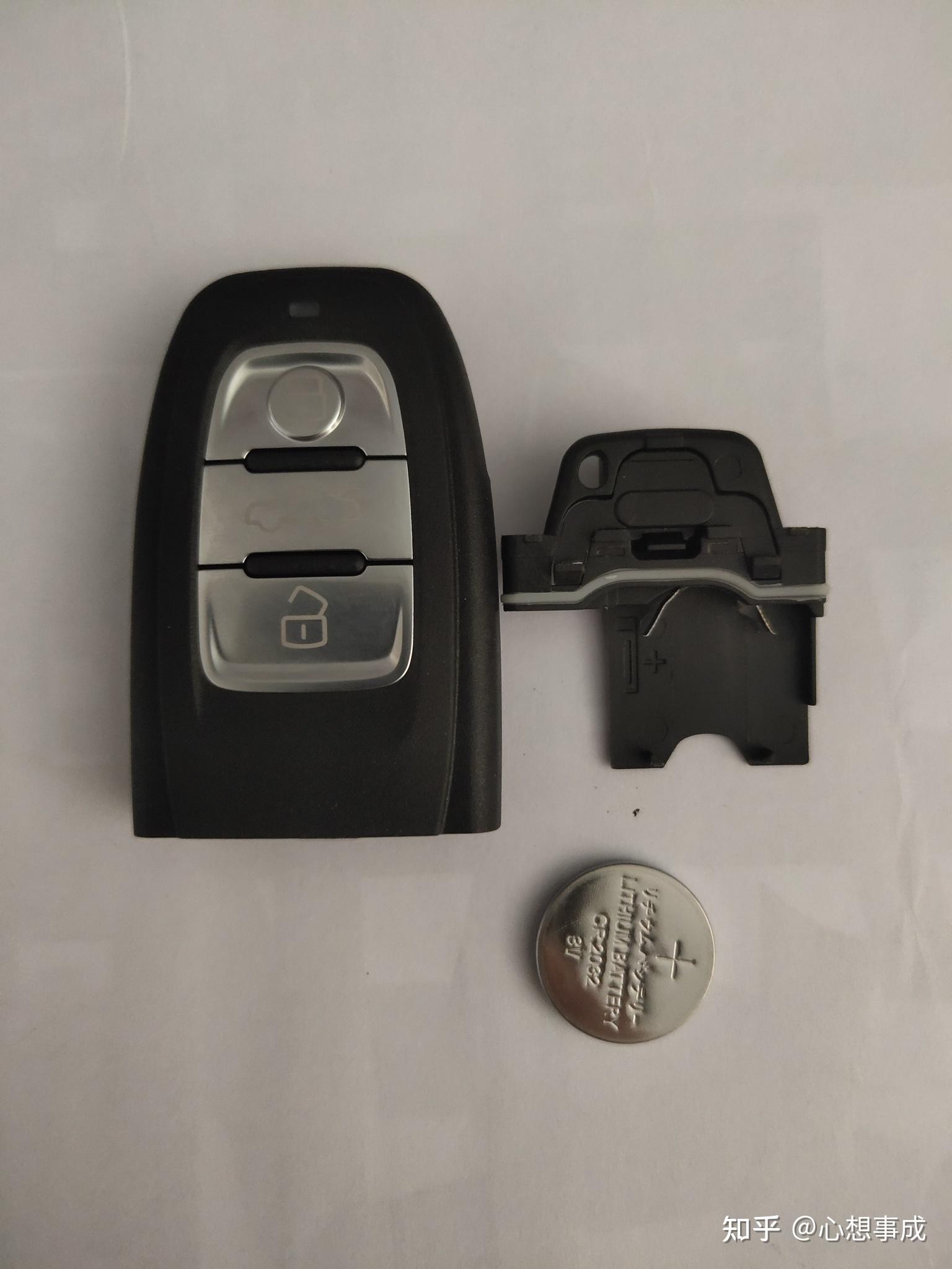奥迪智能钥匙如何更换电池步骤