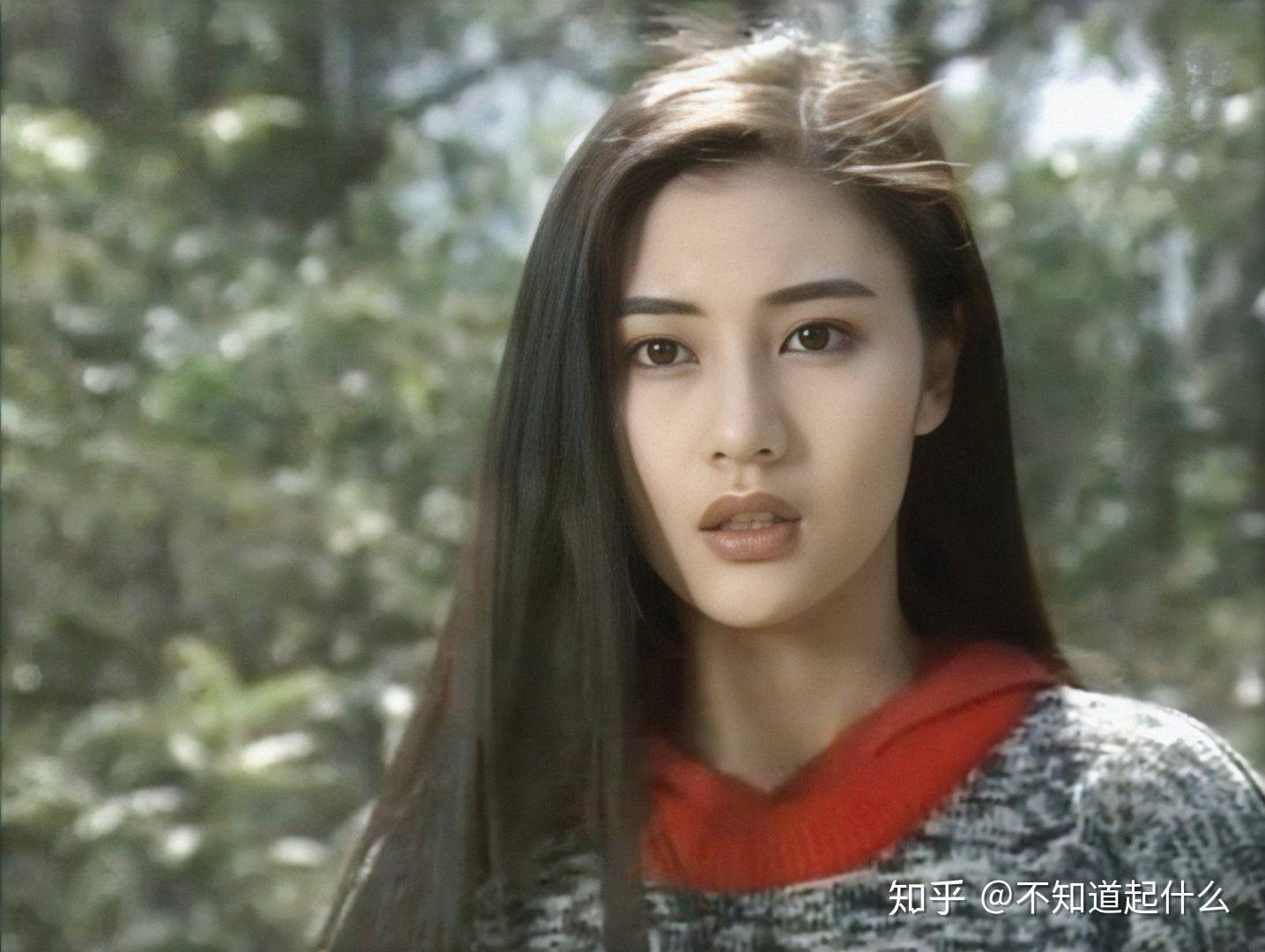 如何评价李嘉欣年轻时的相貌
