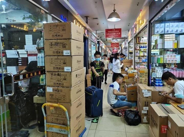 深圳明通化妆品怎么拿货?我每天行走在明通化妆品市场