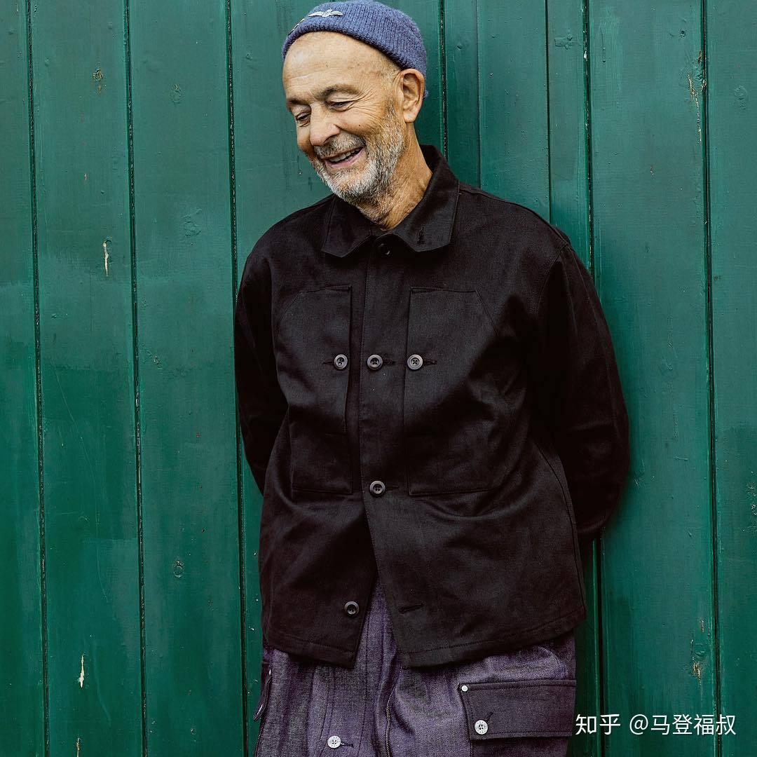 说到工装,很多人第一时间想到的就是"6叔"余文乐,但余文乐在这位工装