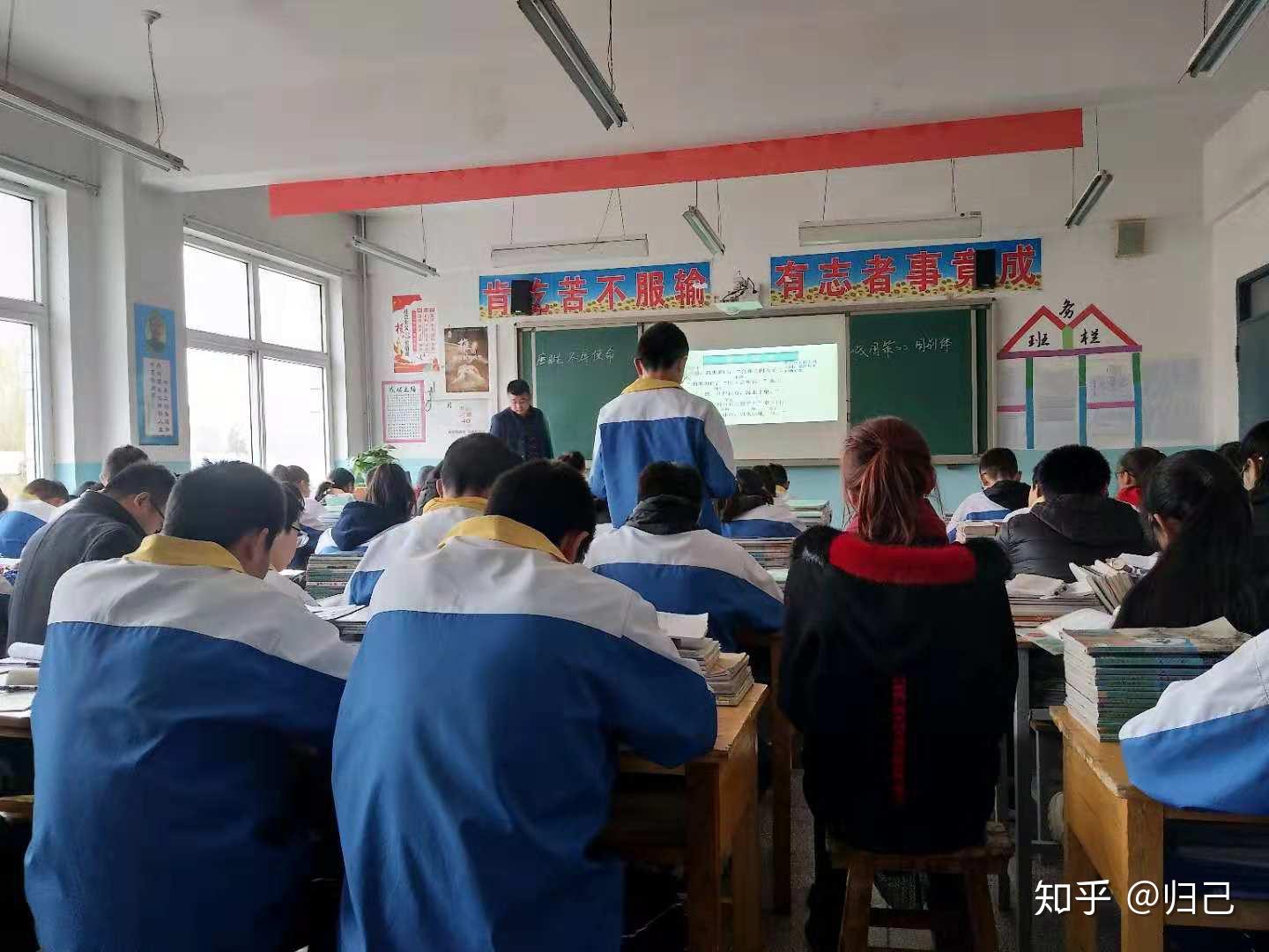 河西成功学校张泽年老师的语文公开课唐雎不辱使命正在进行中