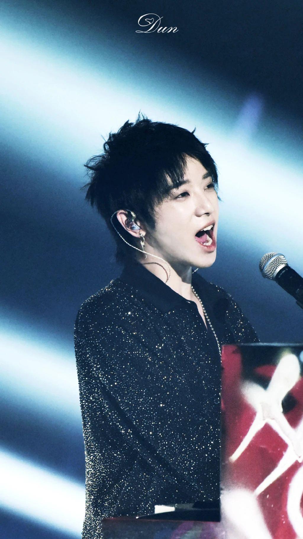 华晨宇壁纸第63期初代壳哥好帅气鸦期待春暖花开早点到来