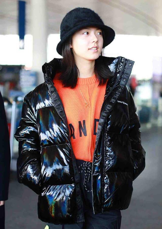 亮面羽绒服搭配围巾 v2-79027fabad5da86df25b3734835e846c_1440w.jpg?source=172ae18b