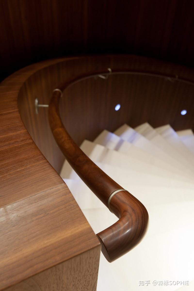 订制木饰面弧形楼梯的最佳搭档