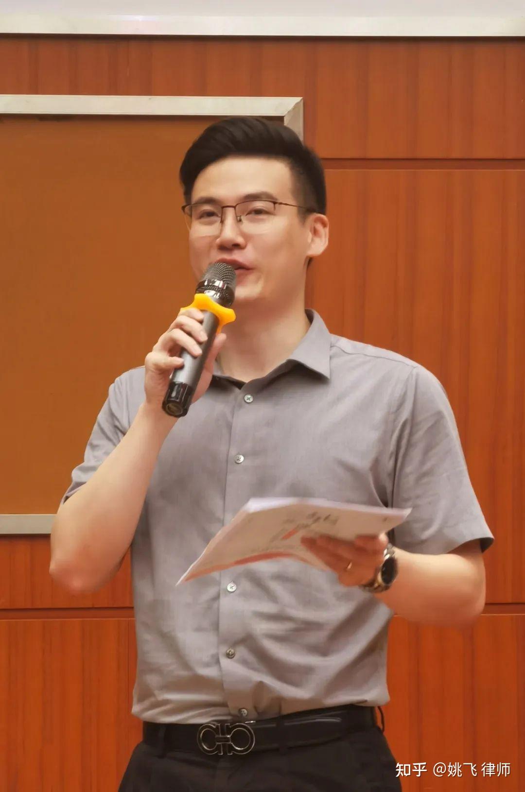 我所秦龙,王幸哲律师出席武汉学院法学院毕业典礼并发表讲话